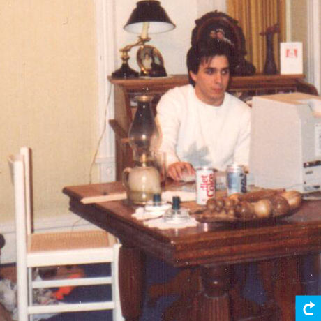Stephen Lynch and his Macintosh SE/30